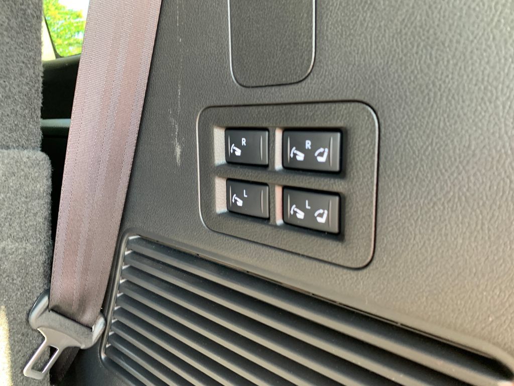 Used 2025 Nissan Armada SL w/ Captain's Chari Seat Package RWD image 8