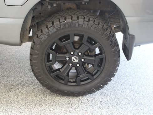 Used 2018 Nissan Titan SV w/ SV Convenience Package AWD/4WD image 12