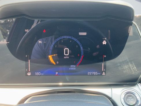 Used 2025 Chevrolet Trax LT w/ LT Convenience Package FWD image 12