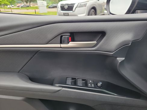 Used 2025 Toyota Camry SE FWD image 17