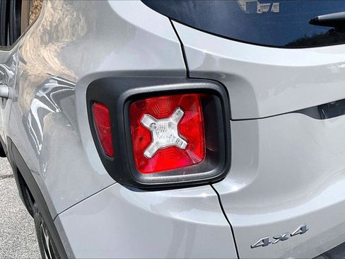 Certified 2022 Jeep Renegade Trailhawk w/ Sun/Sound Group AWD/4WD image 30