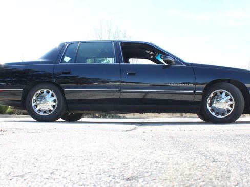 Used 1999 Cadillac De Ville Concours image 18