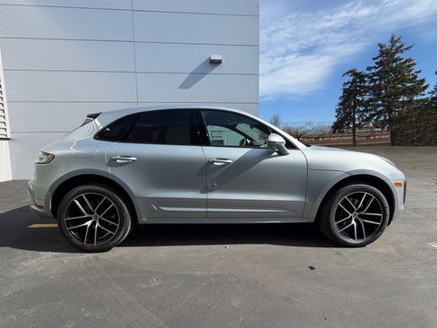 Certified 2025 Porsche Macan AWD/4WD image 6