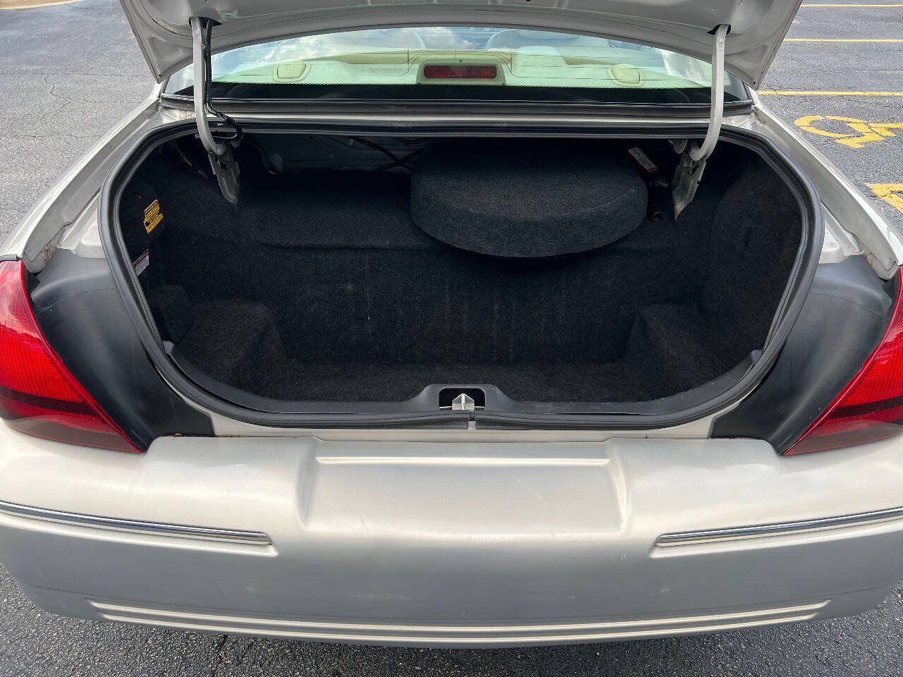 Used 2010 Mercury Grand Marquis LS RWD image 16