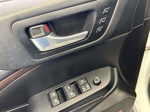 Used 2015 Toyota Highlander Limited AWD/4WD image 21