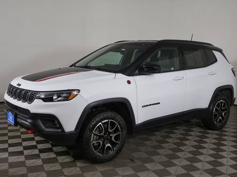 Used 2025 Jeep Compass Trailhawk AWD/4WD image 6