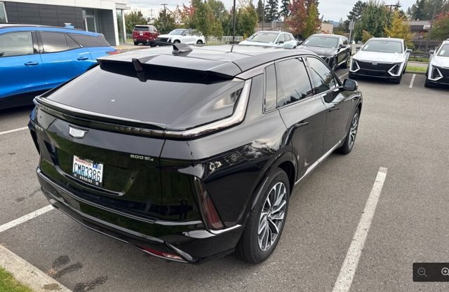 Used 2024 Cadillac Lyriq Sport AWD/4WD image 3