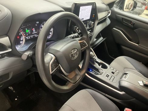 Used 2023 Toyota Highlander L AWD/4WD image 15