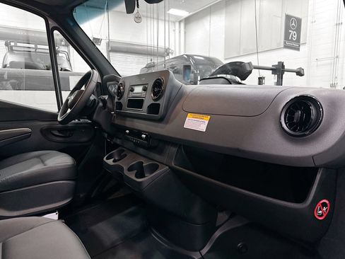Used 2025 Mercedes-Benz Sprinter 2500 image 28