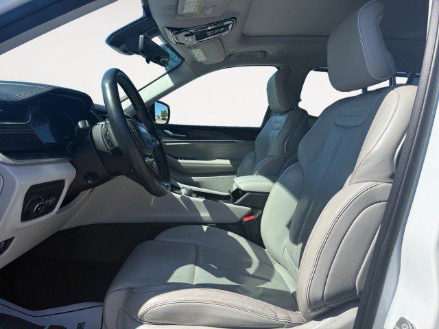 Used 2021 Jeep Grand Cherokee L Overland w/ Advanced Protech Group III AWD/4WD image 2