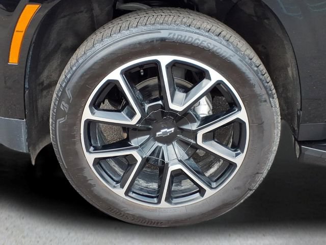 Used 2025 Chevrolet Suburban RST w/ Comfort Package AWD/4WD image 9