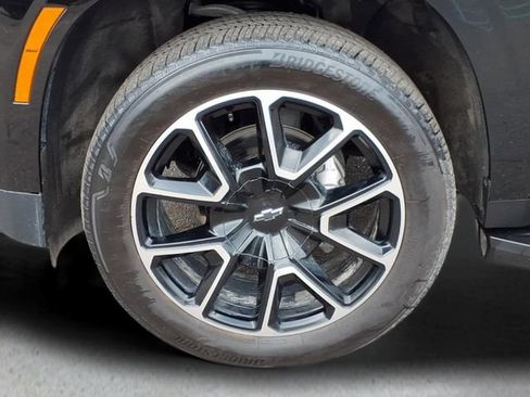 Used 2025 Chevrolet Suburban RST w/ Comfort Package AWD/4WD image 9