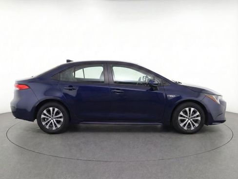 Used 2020 Toyota Corolla LE image 2