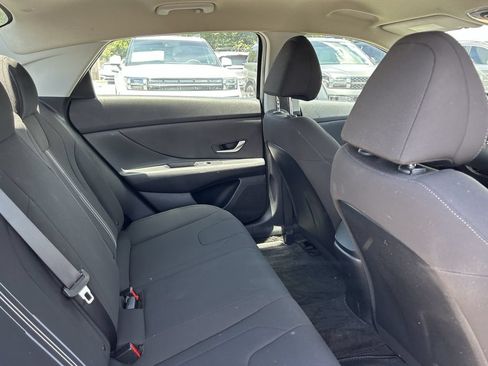 Used 2023 Hyundai Elantra SEL w/ Preferred Accessory Package FWD image 23