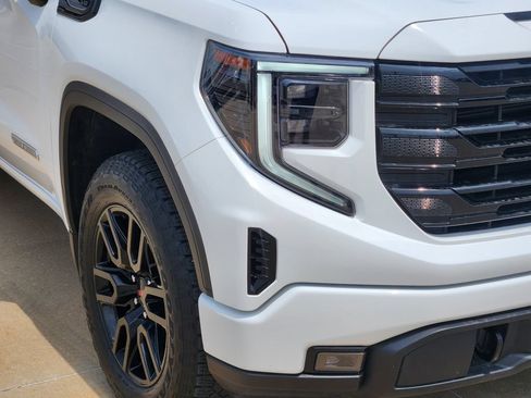 Used 2024 GMC Sierra 1500 Elevation w/ X31 Off-Road Package AWD/4WD image 9