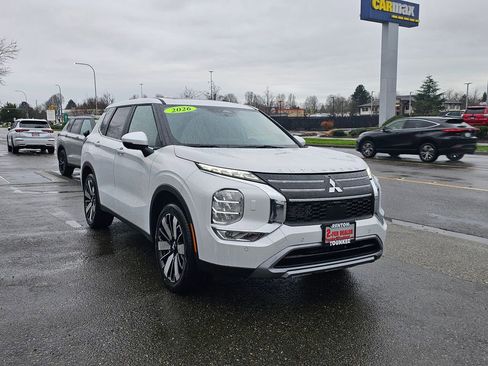 New 2026 Mitsubishi Outlander SE image 3