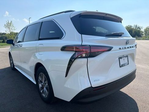 Used 2021 Toyota Sienna XLE FWD image 15