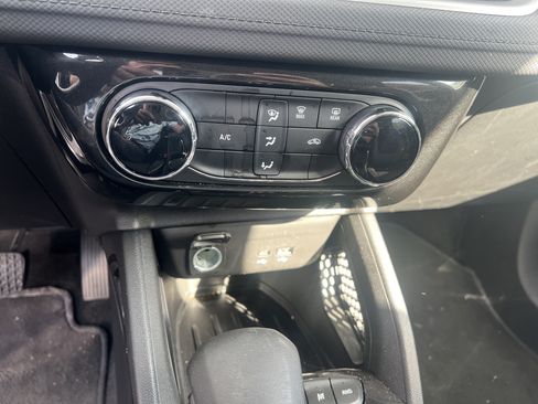 Used 2024 Chevrolet TrailBlazer LT AWD/4WD image 9