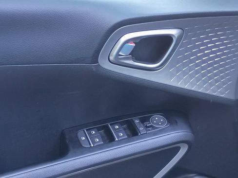 Used 2025 Kia Soul S FWD image 13