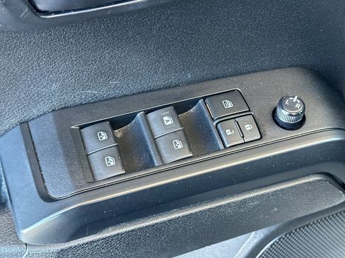 Used 2022 Toyota Tacoma SR w/ SR Convenience Package image 12