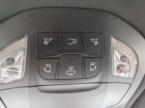 New 2026 Chrysler Pacifica Limited w/ Uconnect Theater Family Group image 23