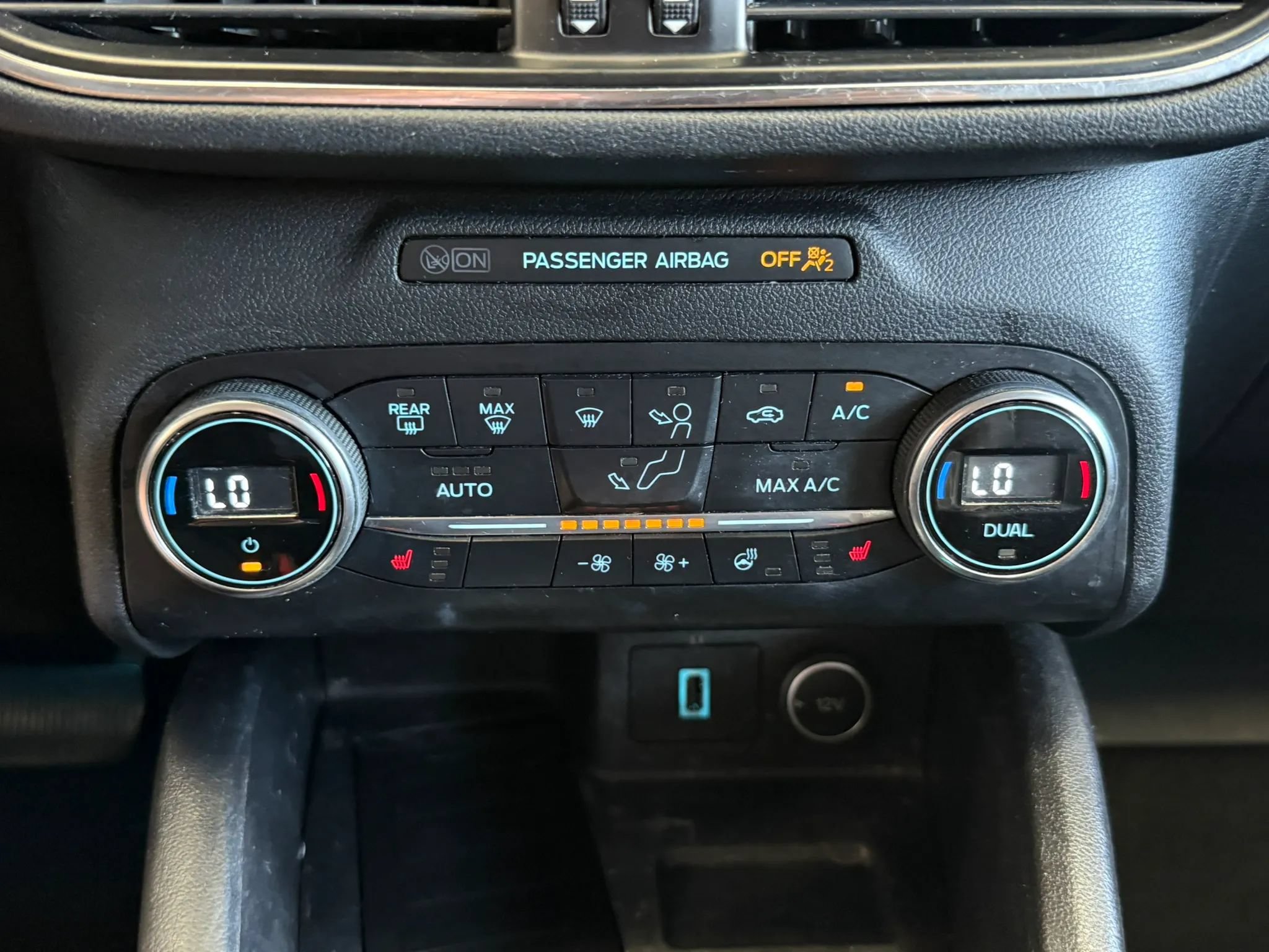 Used 2020 Ford Escape Titanium AWD/4WD image 18