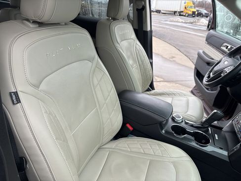 Used 2019 Ford Explorer Platinum image 32