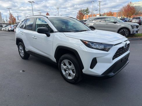 Used 2021 Toyota RAV4 LE image 4