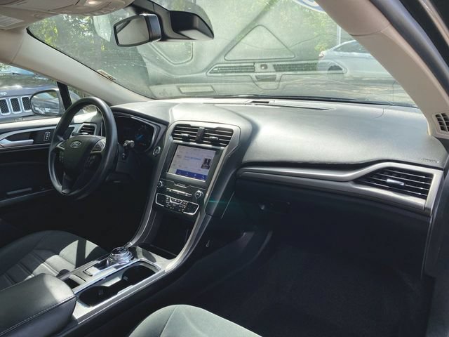 Used 2020 Ford Fusion SE AWD/4WD image 27