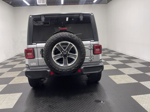 Used 2018 Jeep Wrangler Unlimited Sahara image 3