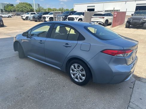 Used 2021 Toyota Corolla LE image 2