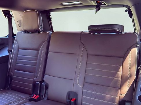 New 2026 GMC Yukon Denali Ultimate w/ LPO, Floor Liner Package AWD/4WD image 23