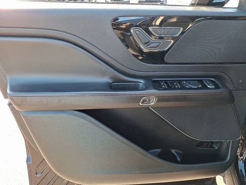 Used 2023 Lincoln Aviator AWD w/ Premium Package image 12