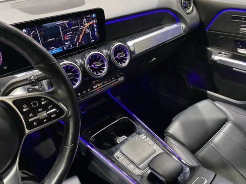 Used 2022 Mercedes-Benz GLB 250 4MATIC w/ Premium Package Lite image 8
