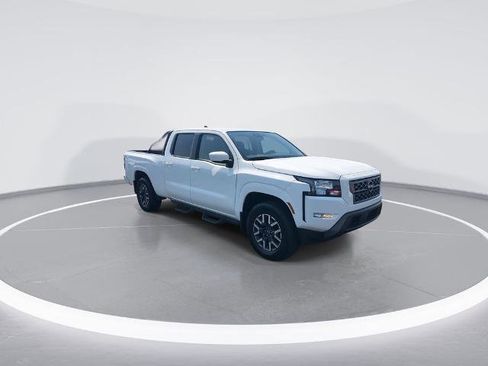 Certified 2022 Nissan Frontier SV w/ Technology Package AWD/4WD image 2
