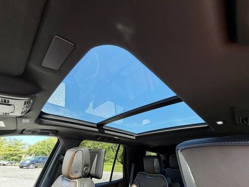 Used 2025 GMC Yukon Denali Ultimate AWD/4WD image 4