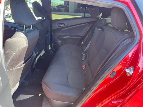 Used 2019 Toyota Prius image 17