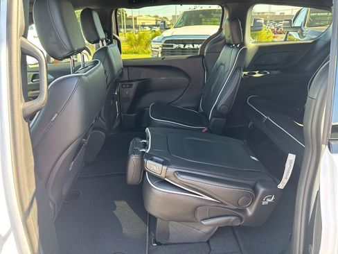 New 2026 Chrysler Pacifica Limited w/ S Appearance Package image 23