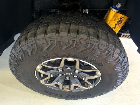 Used 2024 Chevrolet Colorado ZR2 w/ ZR2 Convenience Package III AWD/4WD image 14