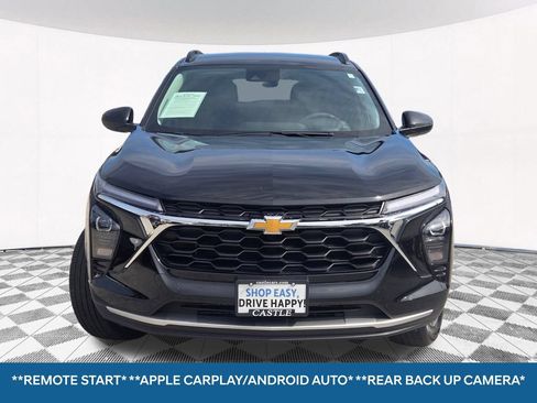 Used 2025 Chevrolet Trax LT FWD image 2