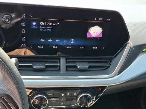 Used 2025 Chevrolet Trax LT FWD image 28