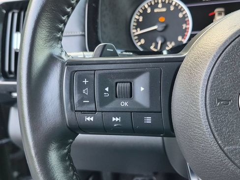 Used 2025 Nissan Pathfinder SV AWD/4WD image 14