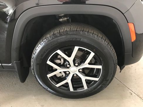 Used 2025 Jeep Grand Cherokee Limited image 43