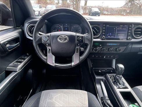 Used 2021 Toyota Tacoma TRD Off-Road w/ Technology Package image 12