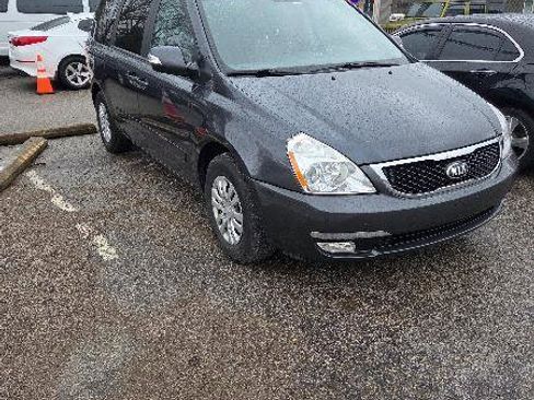Used 2014 Kia Sedona LX image 2