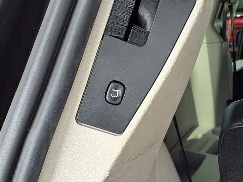 Used 2020 Dodge Grand Caravan SXT image 19