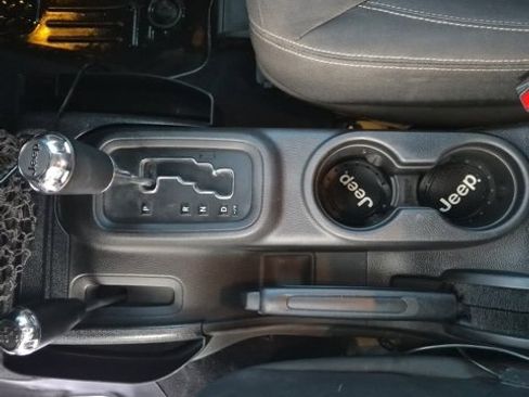 Used 2016 Jeep Wrangler Sahara w/ Connectivity Group image 21