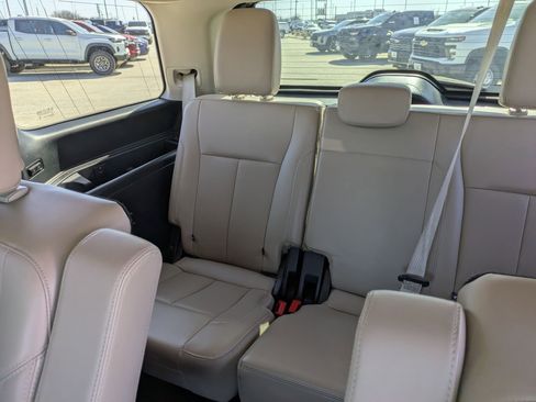 Used 2023 Ford Expedition XLT image 14