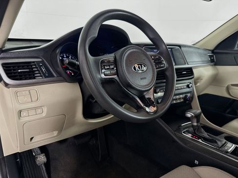 Used 2018 Kia Optima LX w/ 17" Alloy Wheels Package FWD image 21