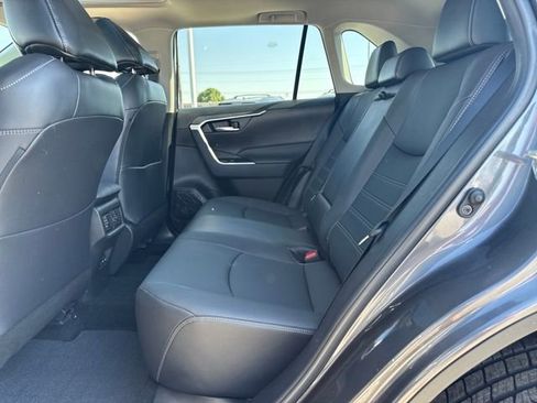 Used 2022 Toyota RAV4 XLE Premium image 15